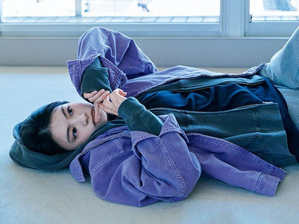 [Gallery]俳優・モデル 出口夏希が着こなすメンズ服。「この春、気になるアイテムは？」「好きな食べ物はいつ食べる？」２択の質問で素顔に迫る。