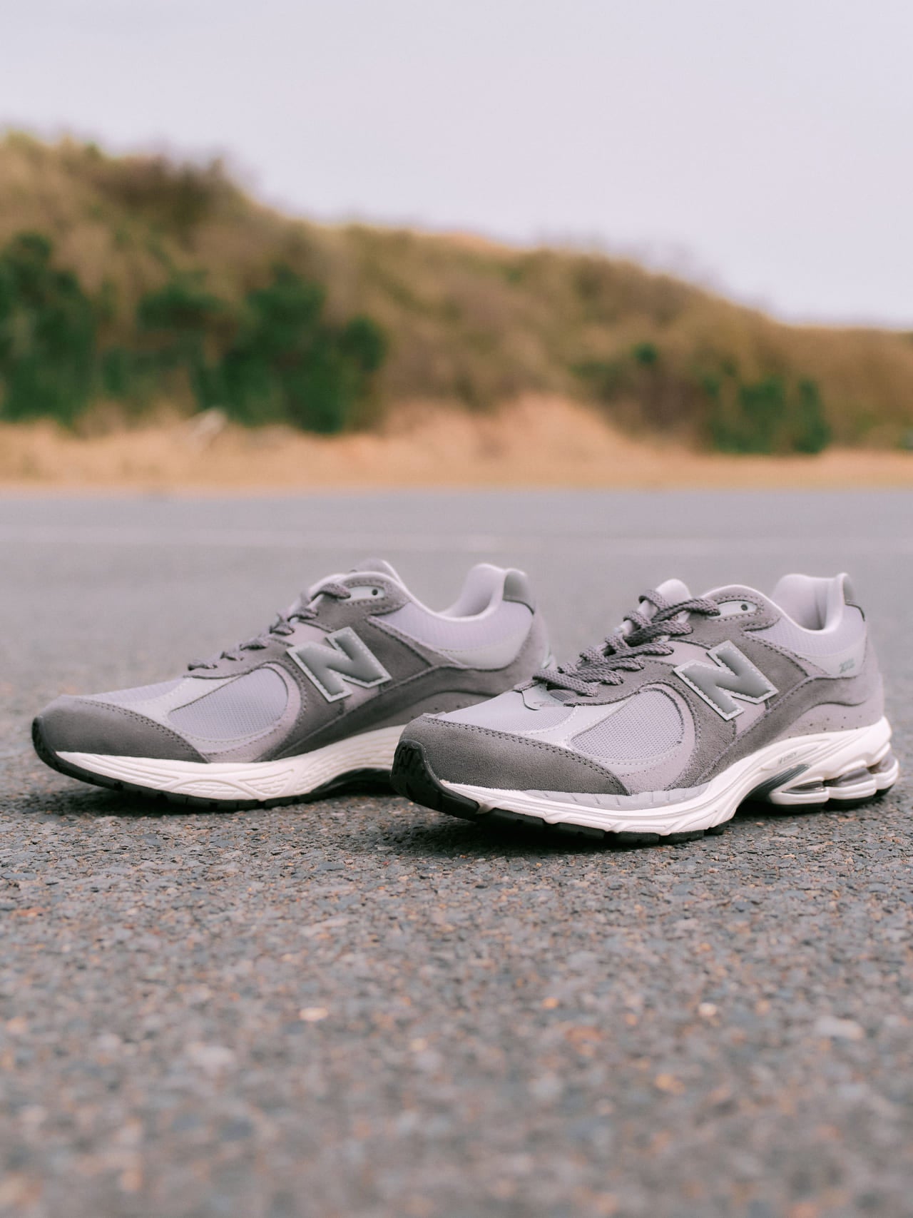 New Balanceの新作スニーカー「2002R」グレー