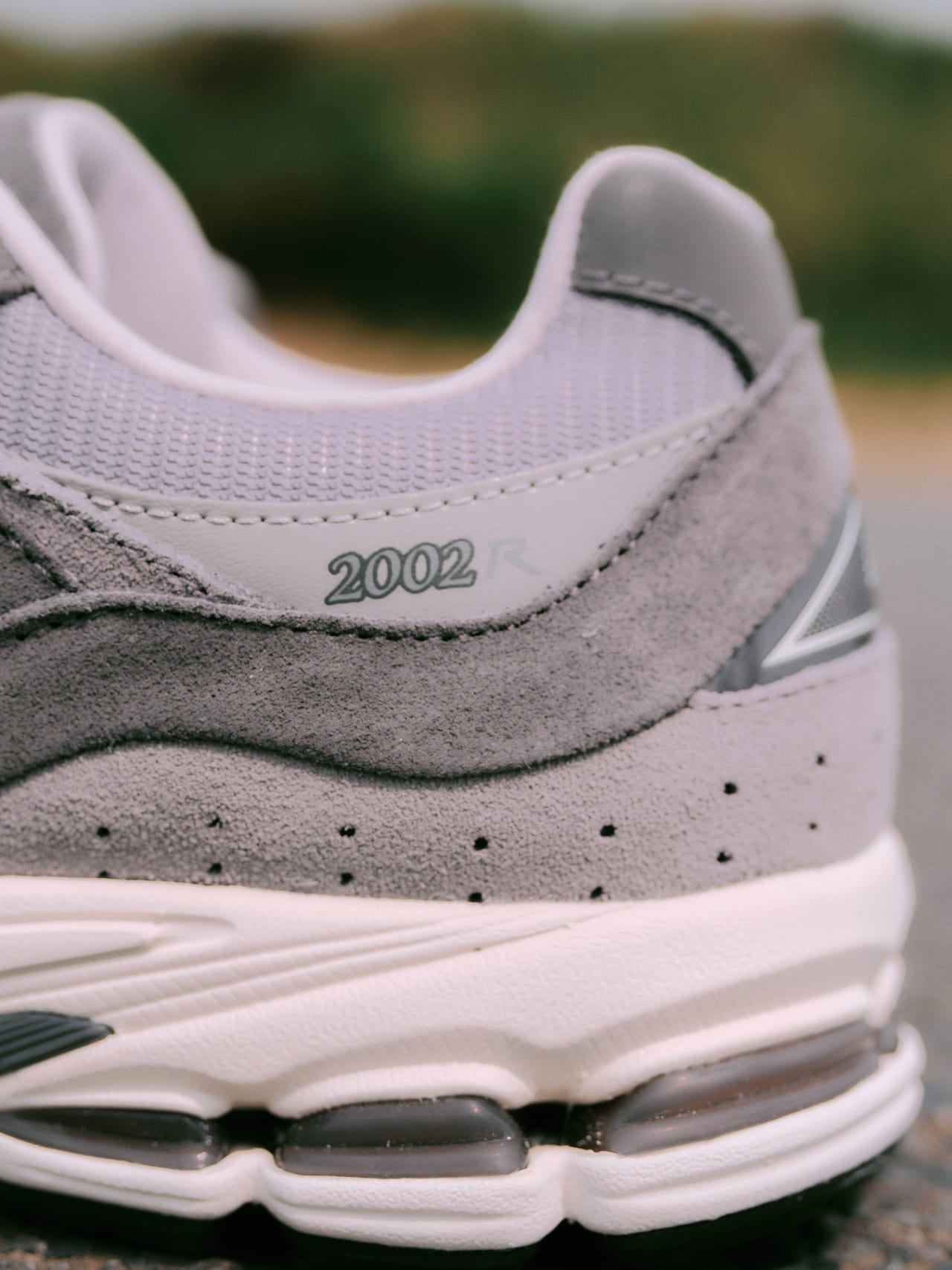 New Balanceの新作スニーカー「2002R」のヒールカウンター