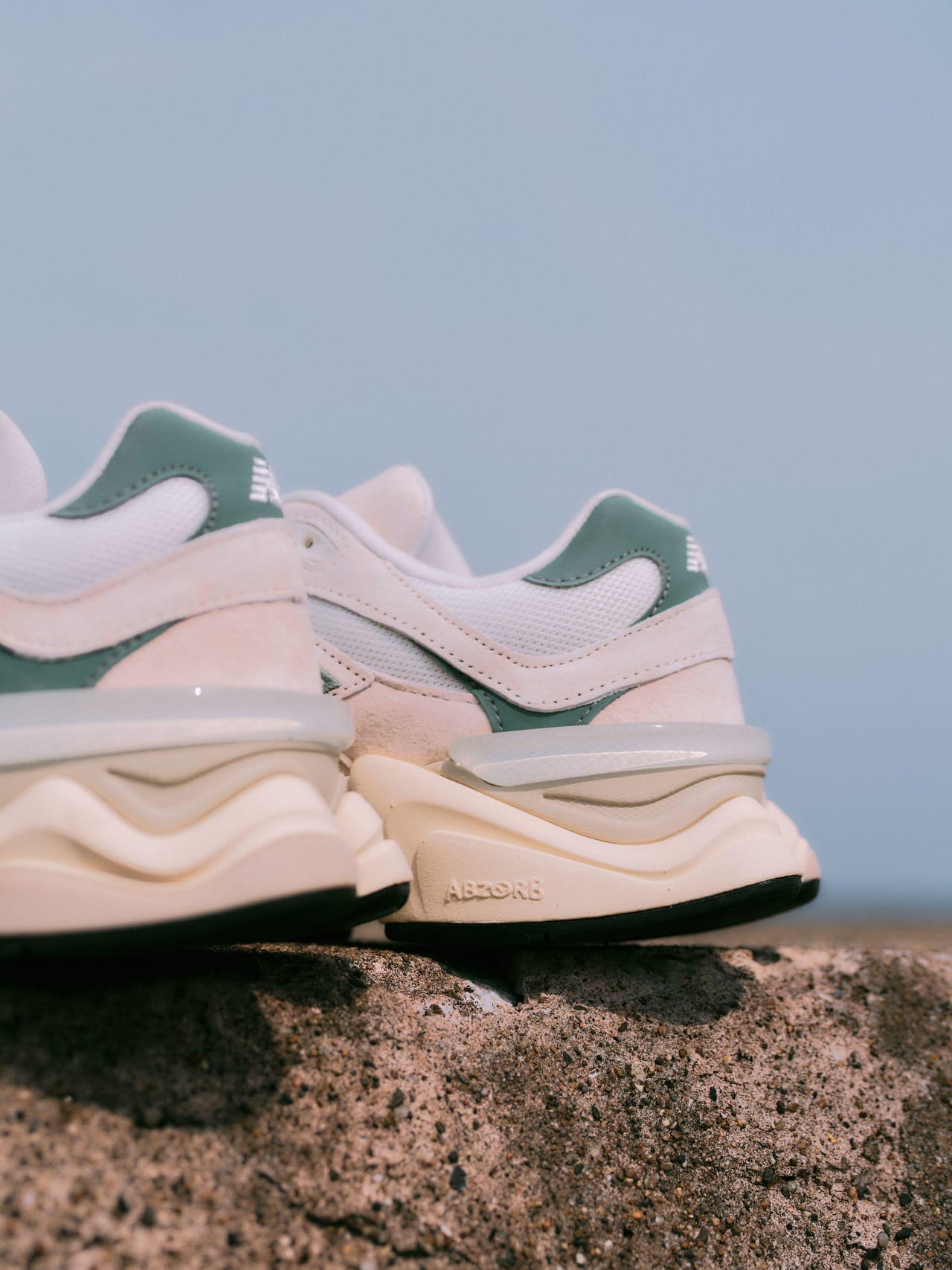 New Balanceの新作スニーカー「90/60」のヒールカウンター