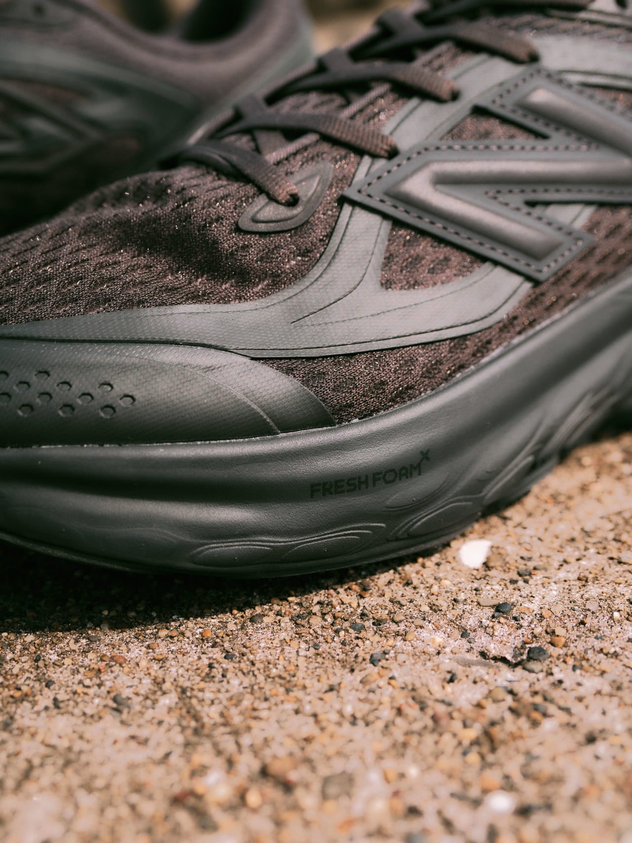 New Balanceの黒スニーカー「Fresh Foam Trainer」のトウ