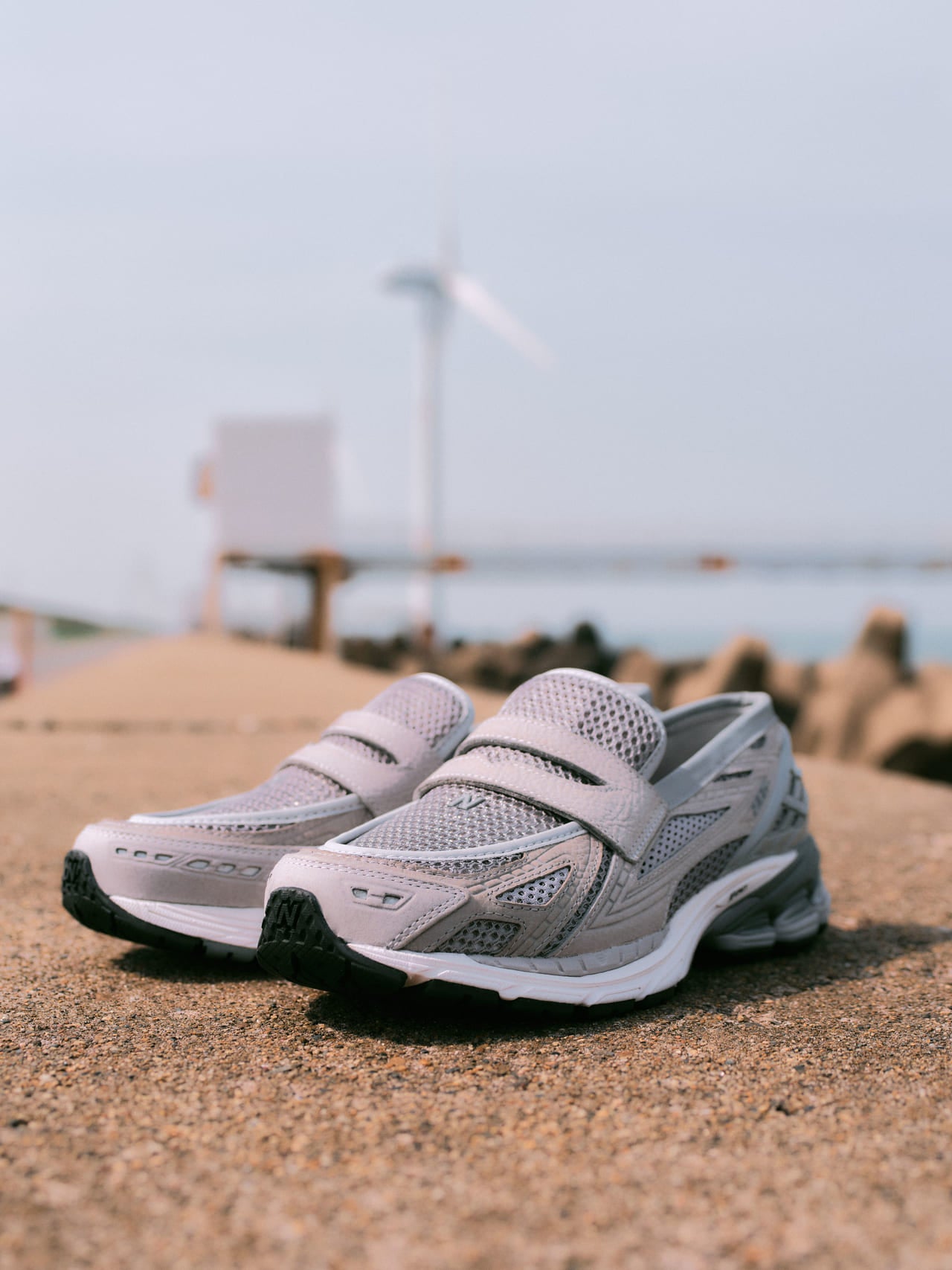 New Balanceのローファー型「1906L」グレー