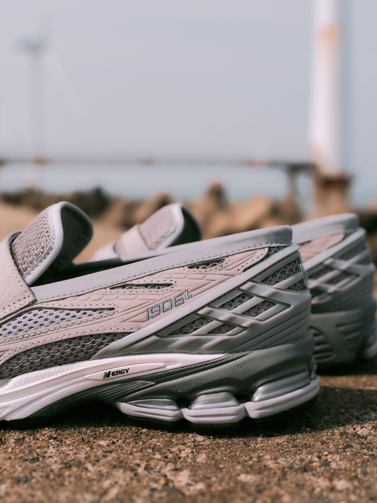 New Balanceのローファー型「1906L」のヒールカウンター