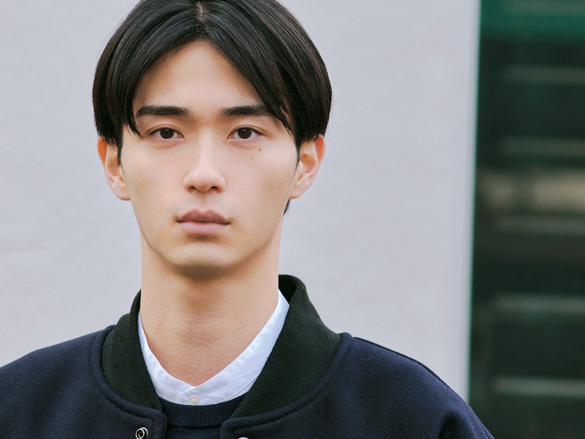 野村康太、春は「ステルス」をキーワードに。トレンドのベージュコートから大人気ネイビーのワントーン着こなしまで今すぐマネできる６選。