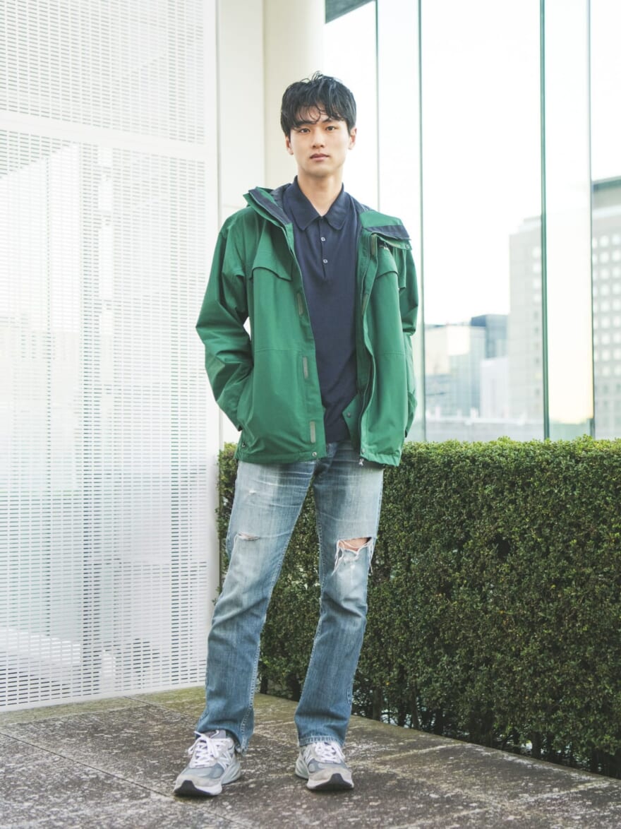 [中川 大輔] 「ニューバランス」の大人グレースニーカーに「リーバイス&reg;」のデニムと「ザ・ノース・フェイス」のゴアテックスジャケットを合わせて【メンズノンノモデルの私服スナップ】