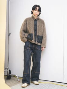 [鈴木 仁] 好きすぎて５足持っている「メゾン マルジェラ」のスニーカーを春トレンドのダブルニージーンズと合わせて【メンズノンノモデルの私服スナップ】