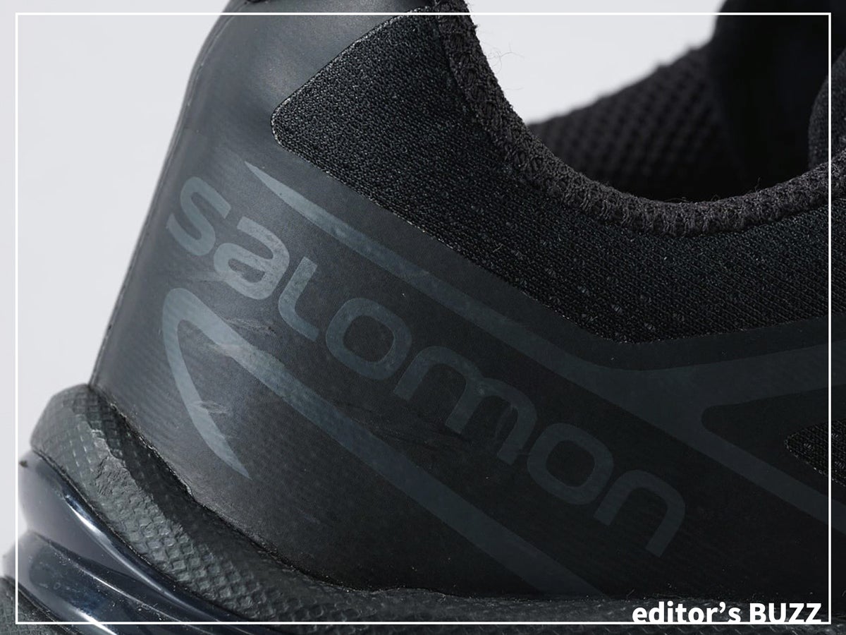 エディターたちが偏愛する「黒スニーカー」３選。サロモン定番名品から完売コラボまで大人ブラックをベストパートナーに。