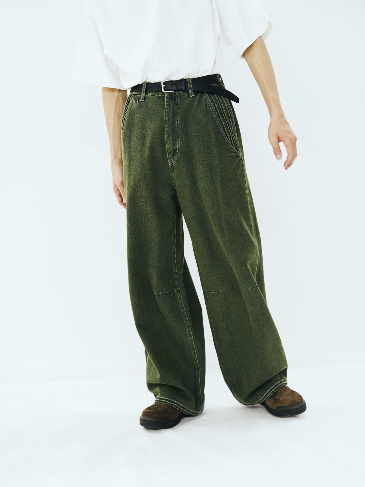 PARANOIDのジーンズ「Tatami Baggy Denim」とシューズの合わせ