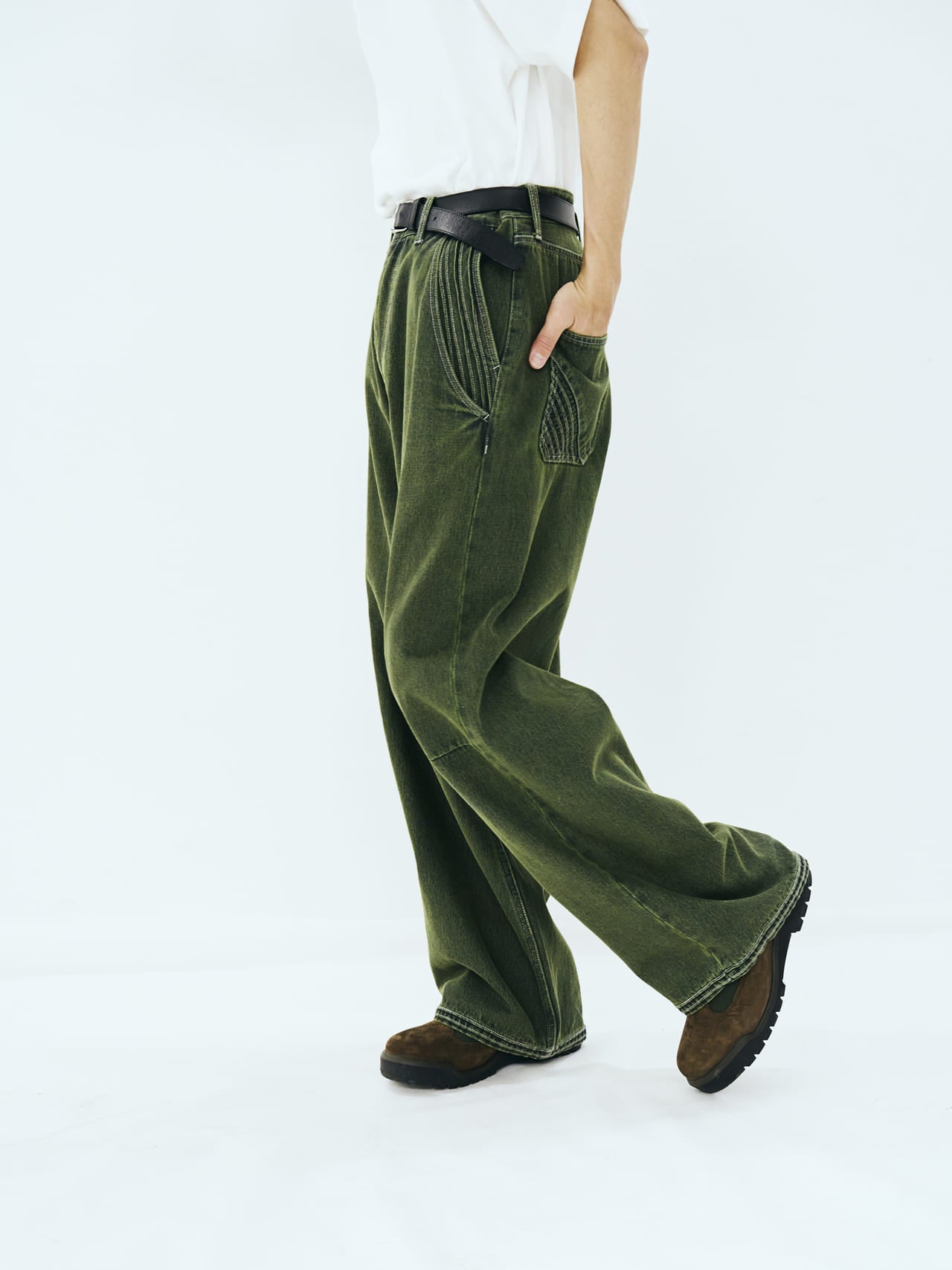 PARANOIDのジーンズ「Tatami Baggy Denim」とシューズの合わせ