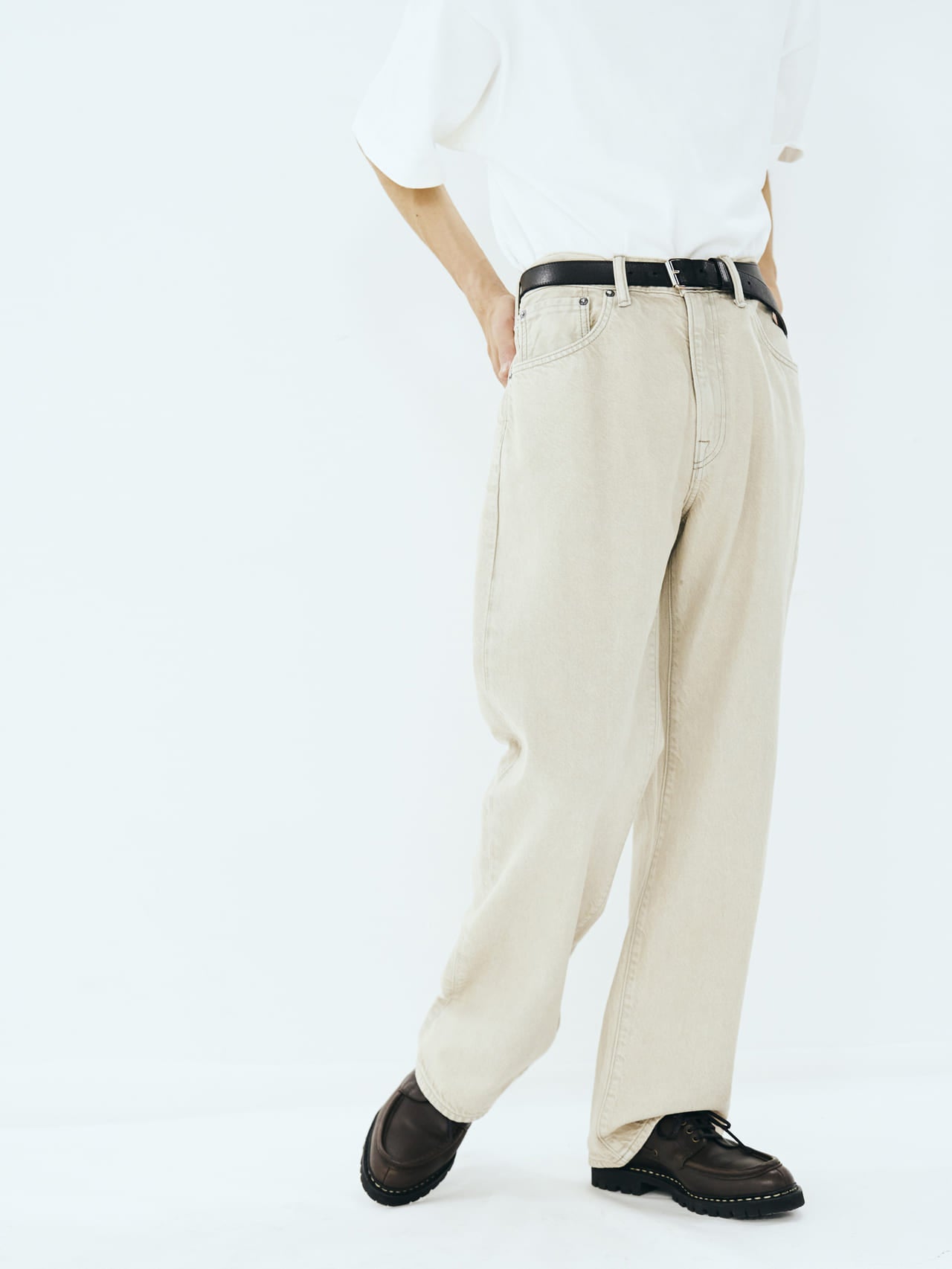 Gapのジーンズ「Ultrasoft '90s Loosefit Denim」とシューズの合わせ
