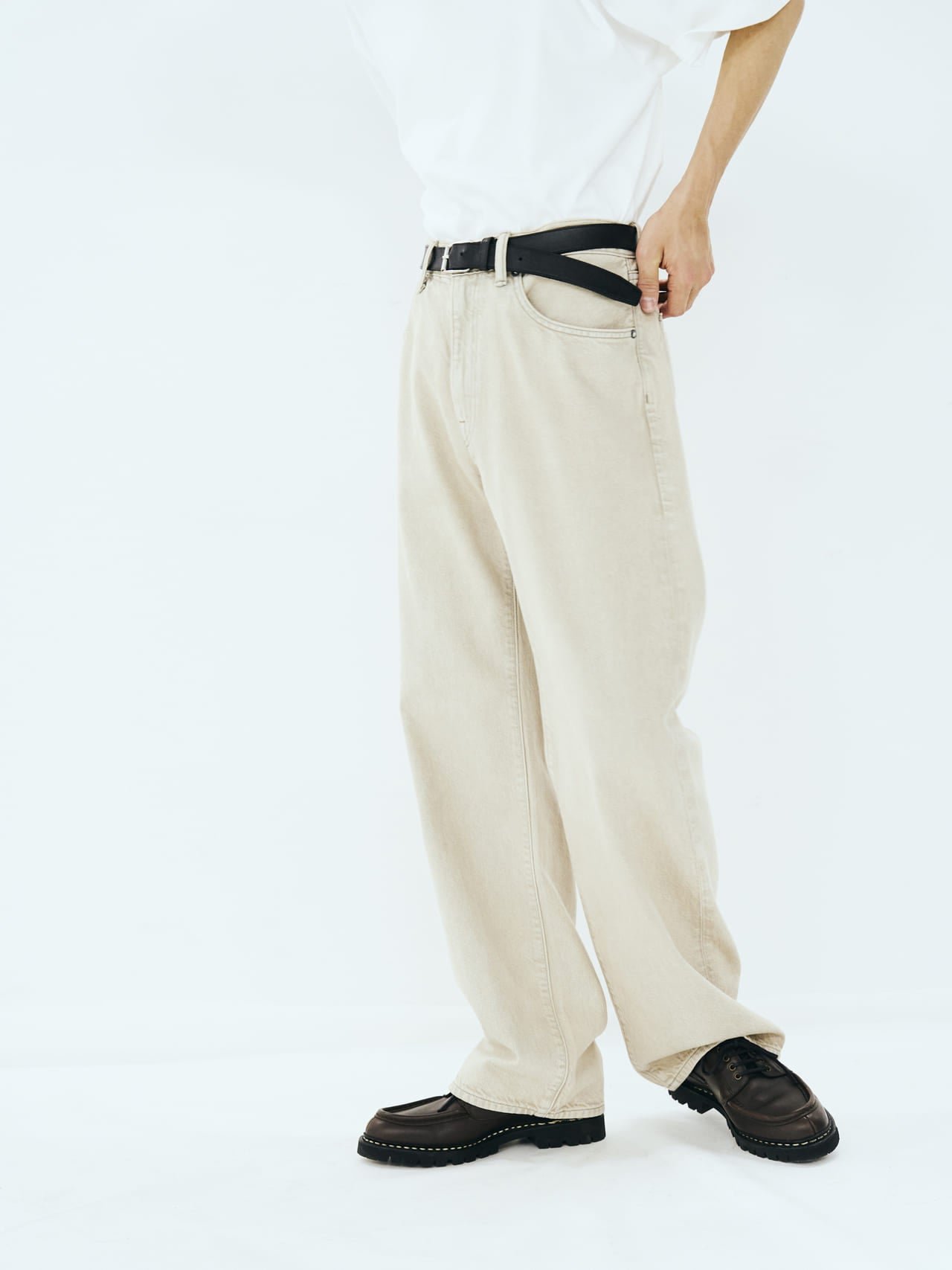 Gapのジーンズ「Ultrasoft '90s Loosefit Denim」とシューズの合わせ