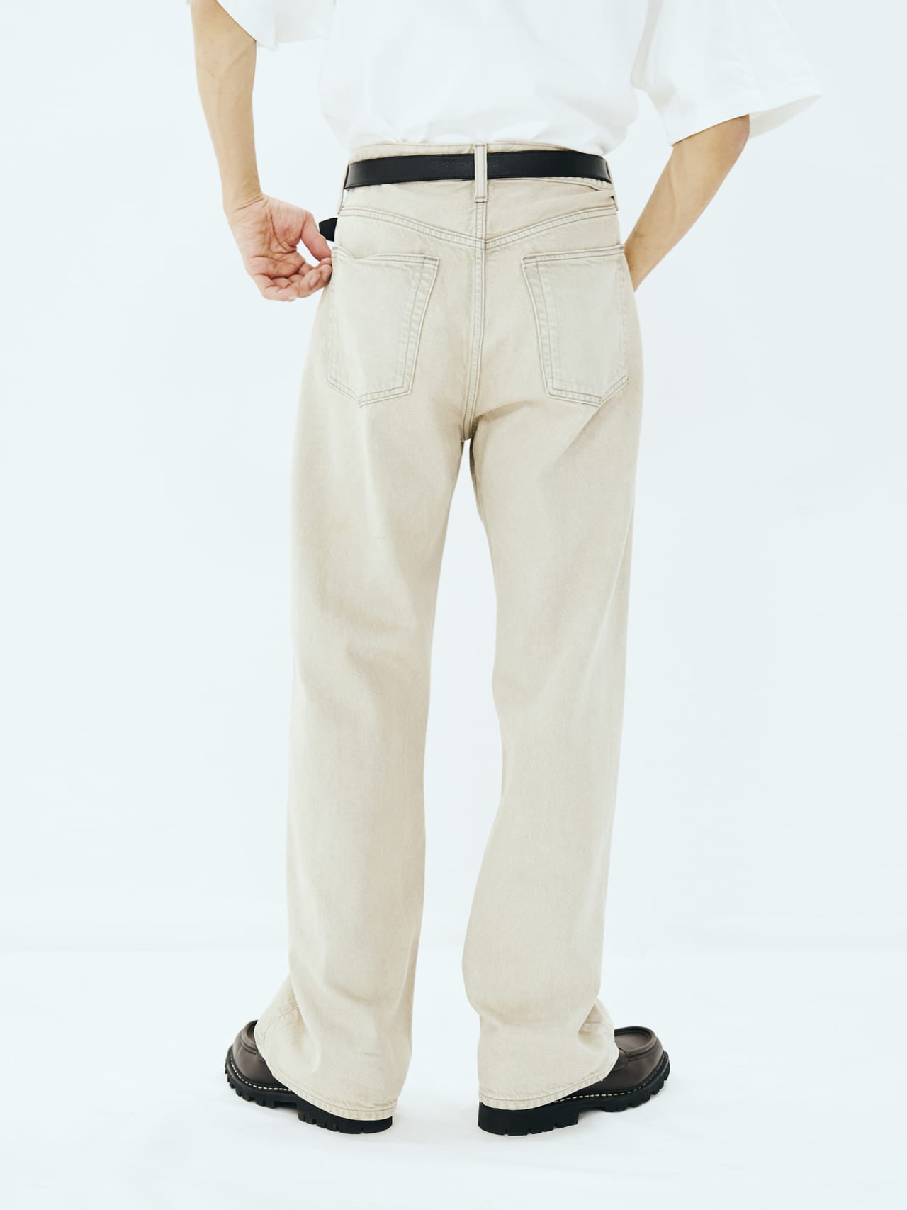 Gapのジーンズ「Ultrasoft '90s Loosefit Denim」とシューズの合わせ