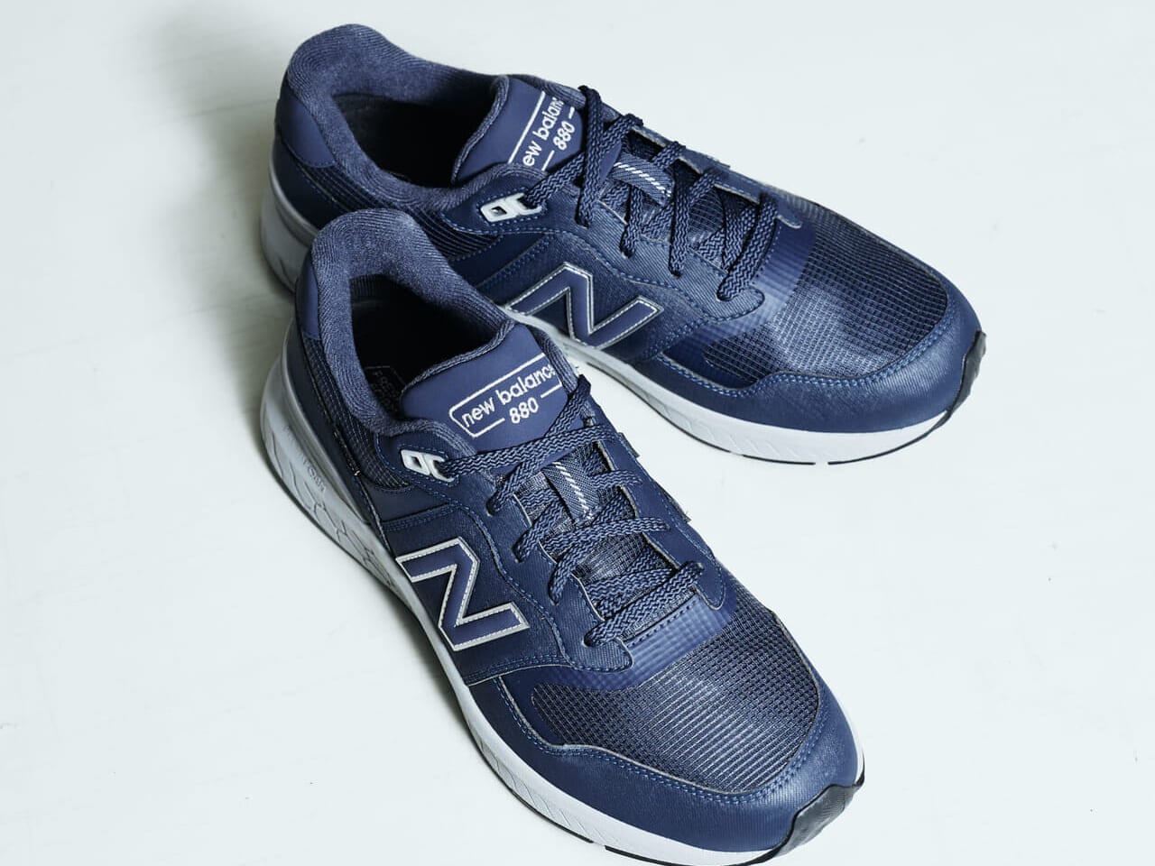 [Gallery] 春は「ゴアテックススニーカー」も大人カラー。ニューバランス、サロモン、アシックス...ブラックやネイビーが決め手な防水名品５選！