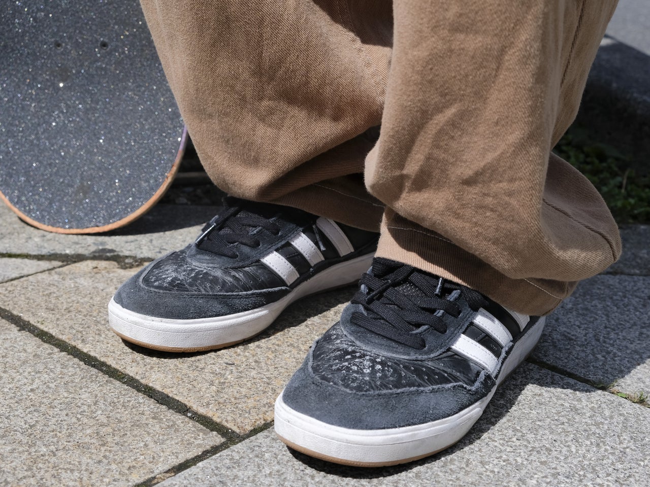 adidas skateboarding「Tyshawn II」と私物のスケートボード