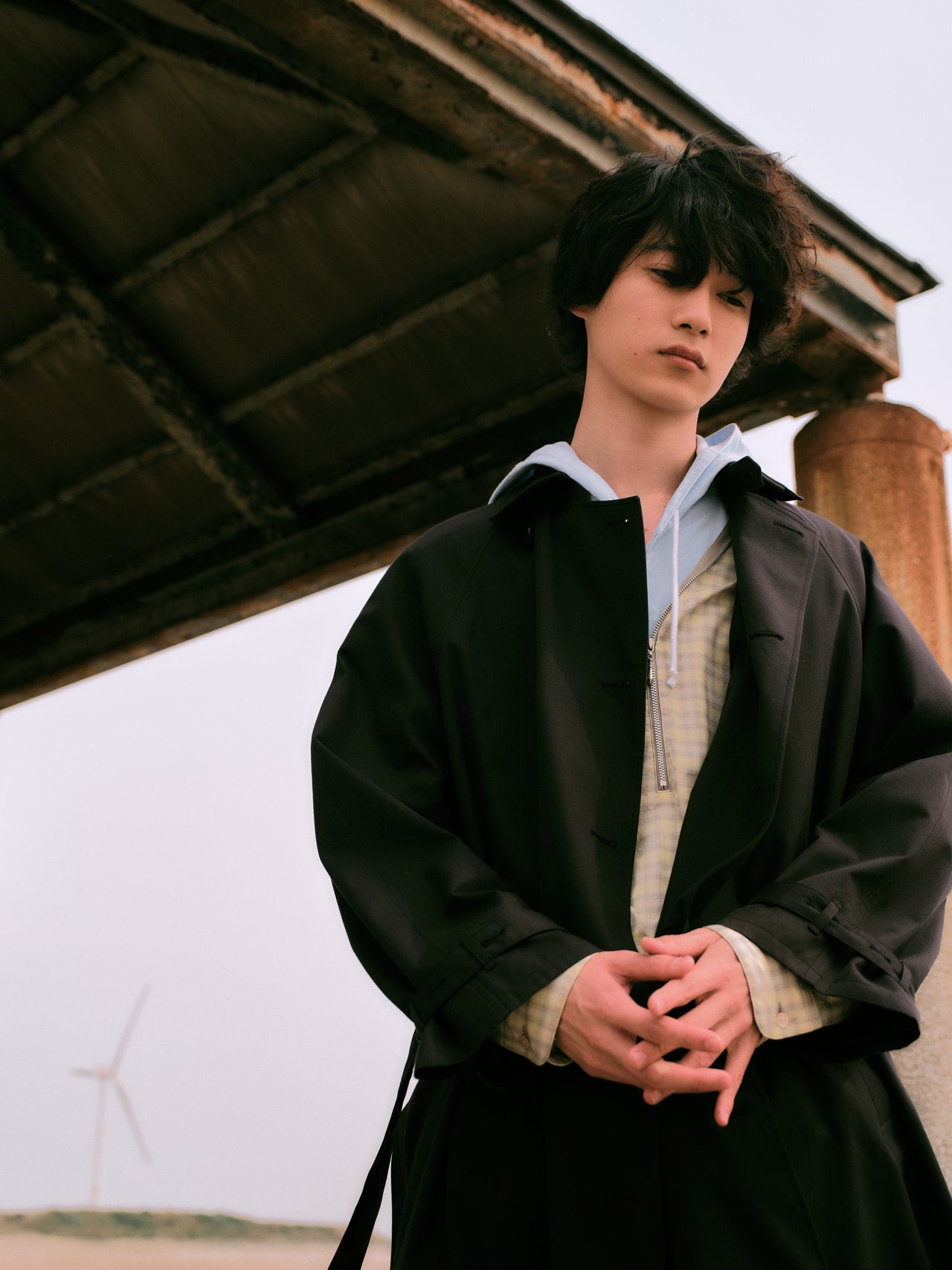 STUDIO NICHOLSONのデニムパンツの正解着こなし