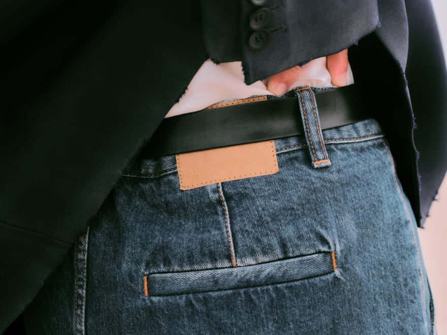 服のプロが気になるのは“定番じゃないデニム”。注目ブランド３選と正解着こなしの話。【Denim Style】