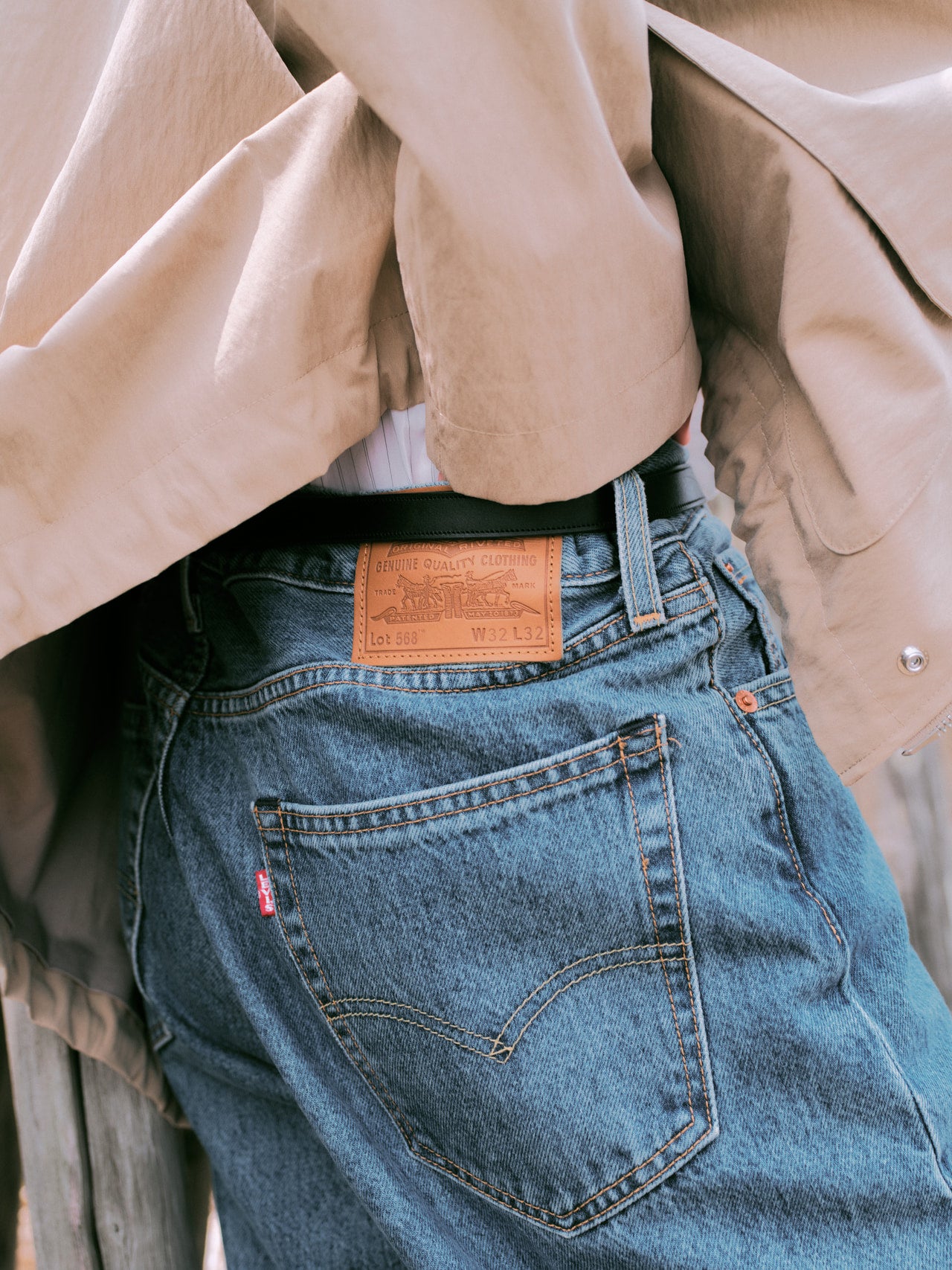 Levi’s®「568™ STAY LOOSE ジーンズ ミディアムインディゴ」の正解着こなし