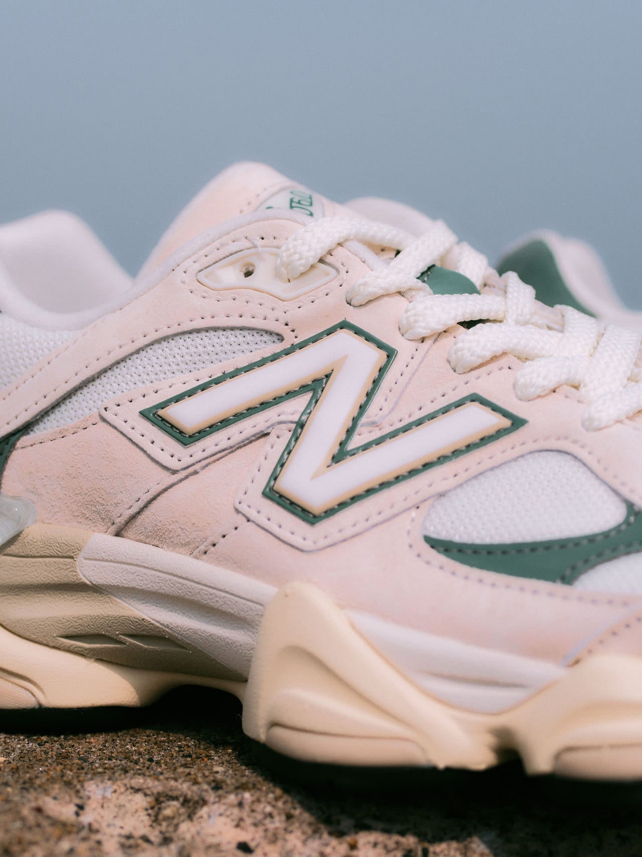 New Balanceの新作スニーカー「90/60」のNロゴ