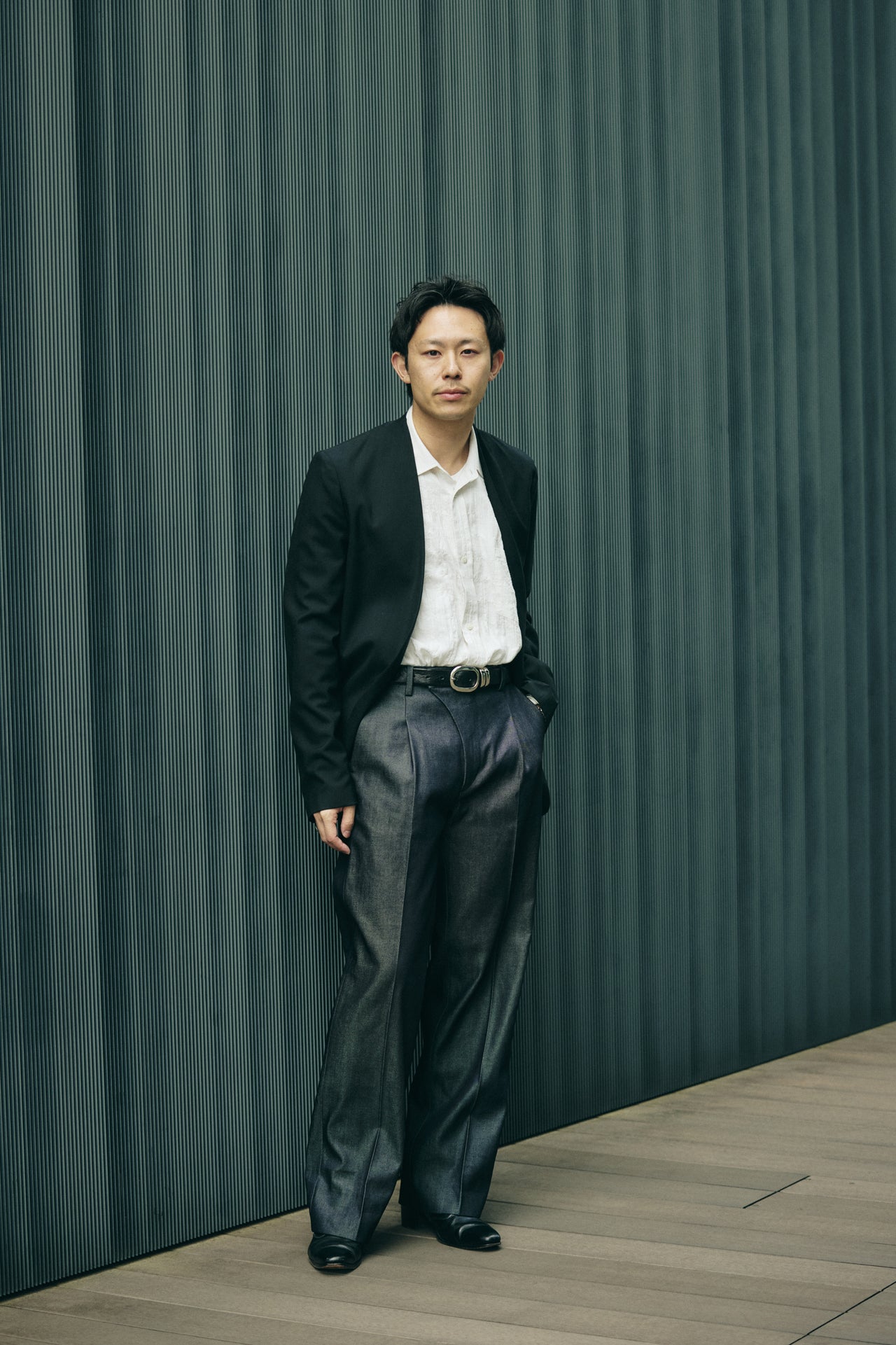 オシャレな人の結婚式二次会の正解着こなし(ビームス)の全身