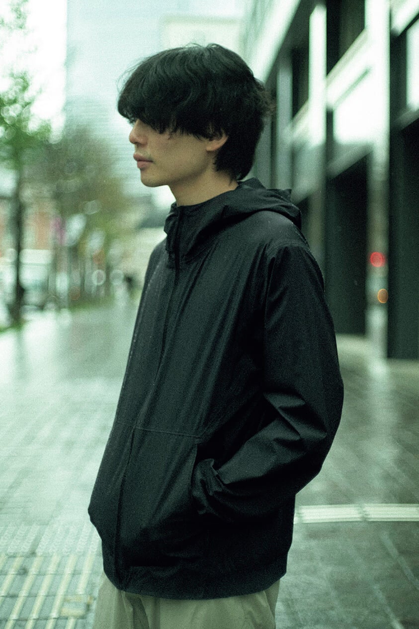 VEILANCEの黒いパッカブルジャケット