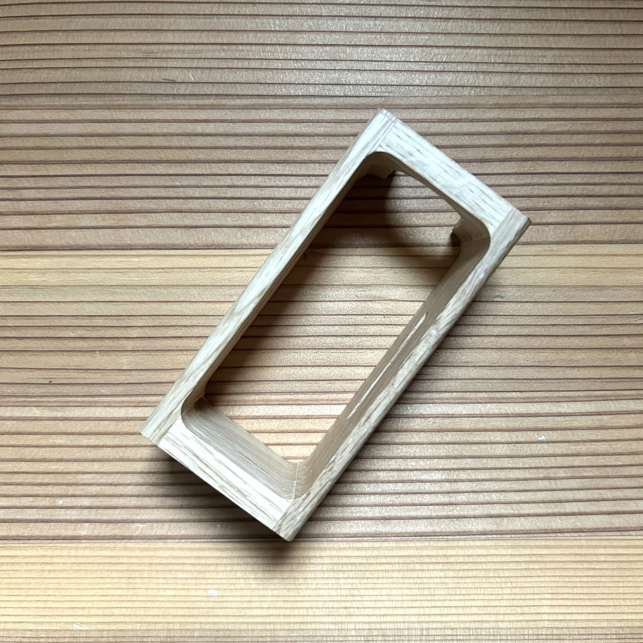 エディター愛用のバウム オイルコントロール エマルジョン n<乳液>の木フレーム