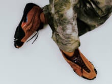 「プーマ」の特別なコラボスニーカーをラグジュアリーに装う[Sneakers – 今月のスニーカー]