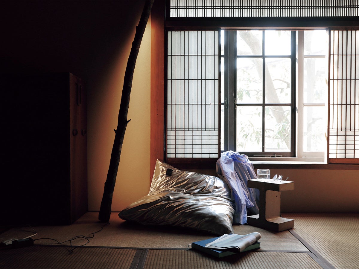 【インテリア３選】洒落た部屋を作るなら、まずは自分の“定位置”から。[Interior – 今月のインテリア]