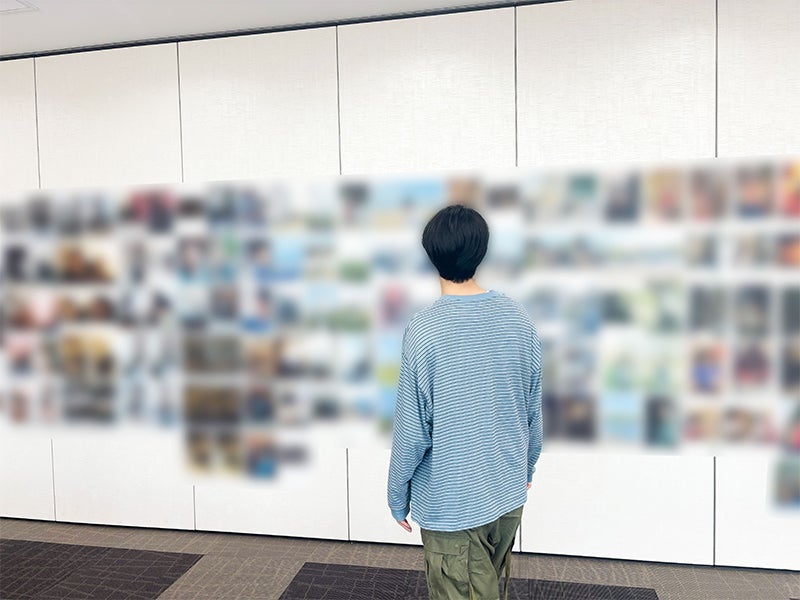 ロンドン撮影パートの写真セレクトする中島裕翔