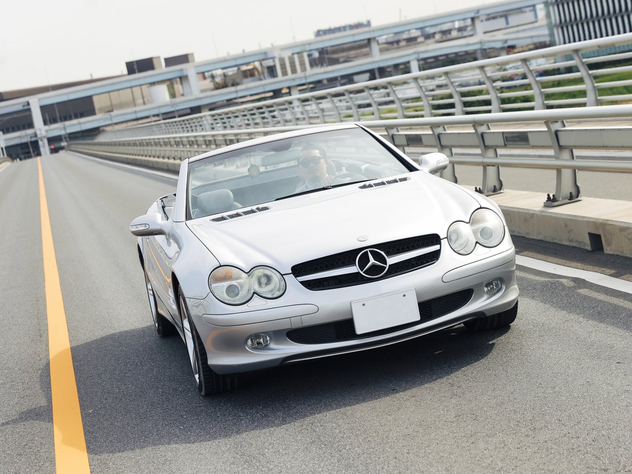 【後編】「メルセデス・ベンツ SL500」のおかげで東京が自分の街に。楽しみながらクルマカルチャーを広めたい！【俺たち20代“クルマ・バイク”語り！／Vol.43②】