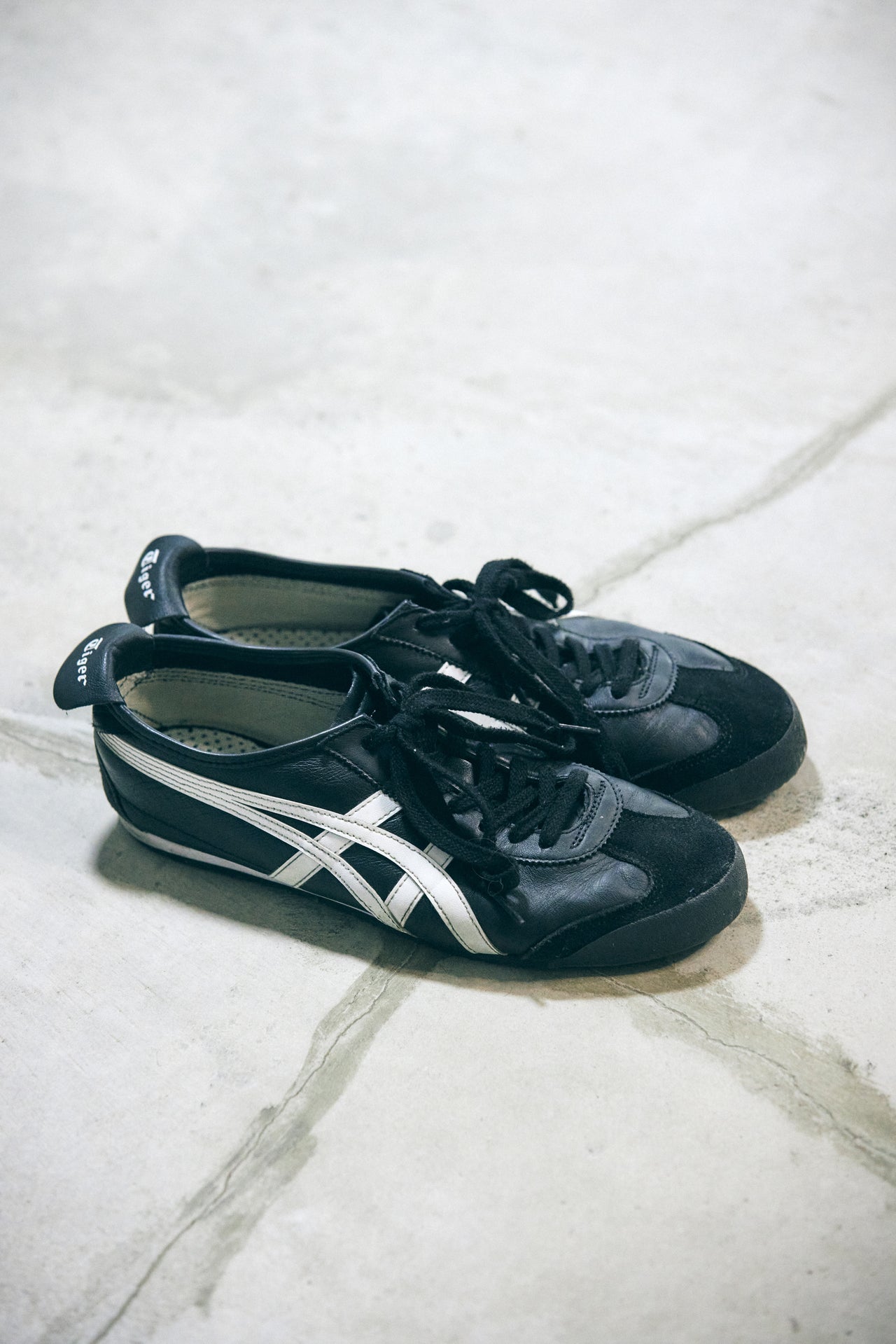 オシャレな人愛用の〈Onitsuka Tiger〉のスニーカー
