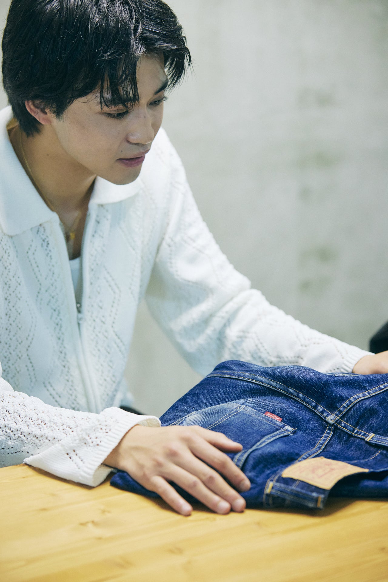 オシャレな人愛用の〈Levi's〉のデニムパンツと中田圭祐