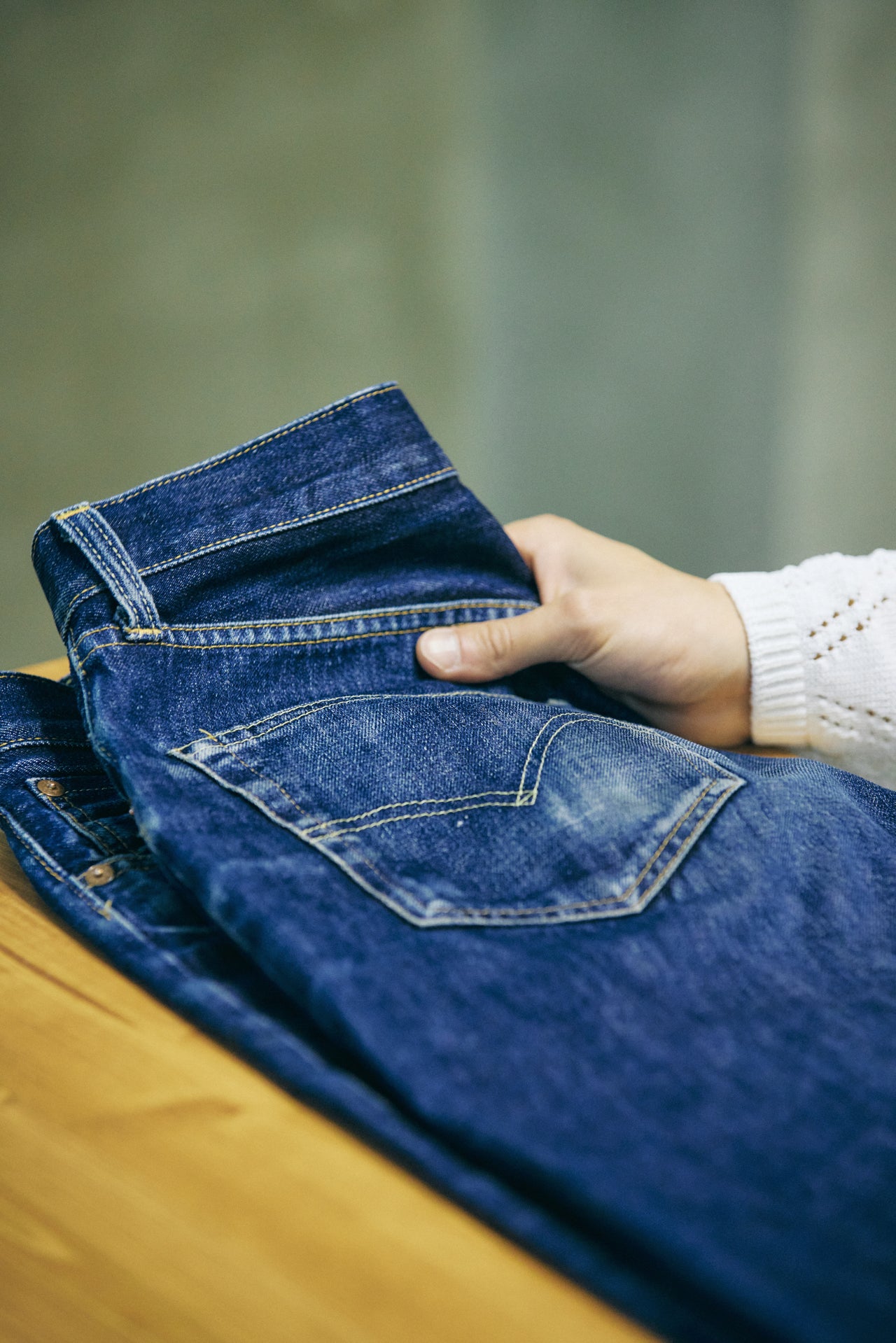 オシャレな人愛用の〈Levi's〉のデニムパンツのバックポケット
