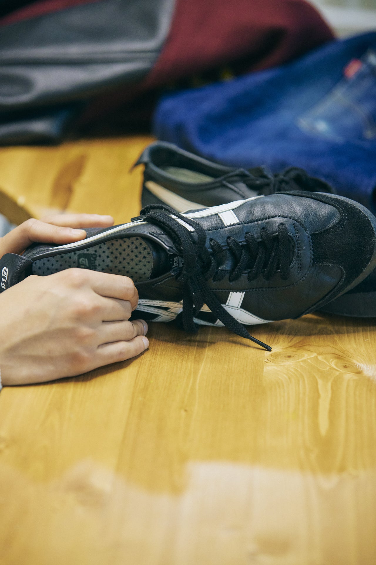 オシャレな人愛用の〈Onitsuka Tiger〉のスニーカーのアッパー