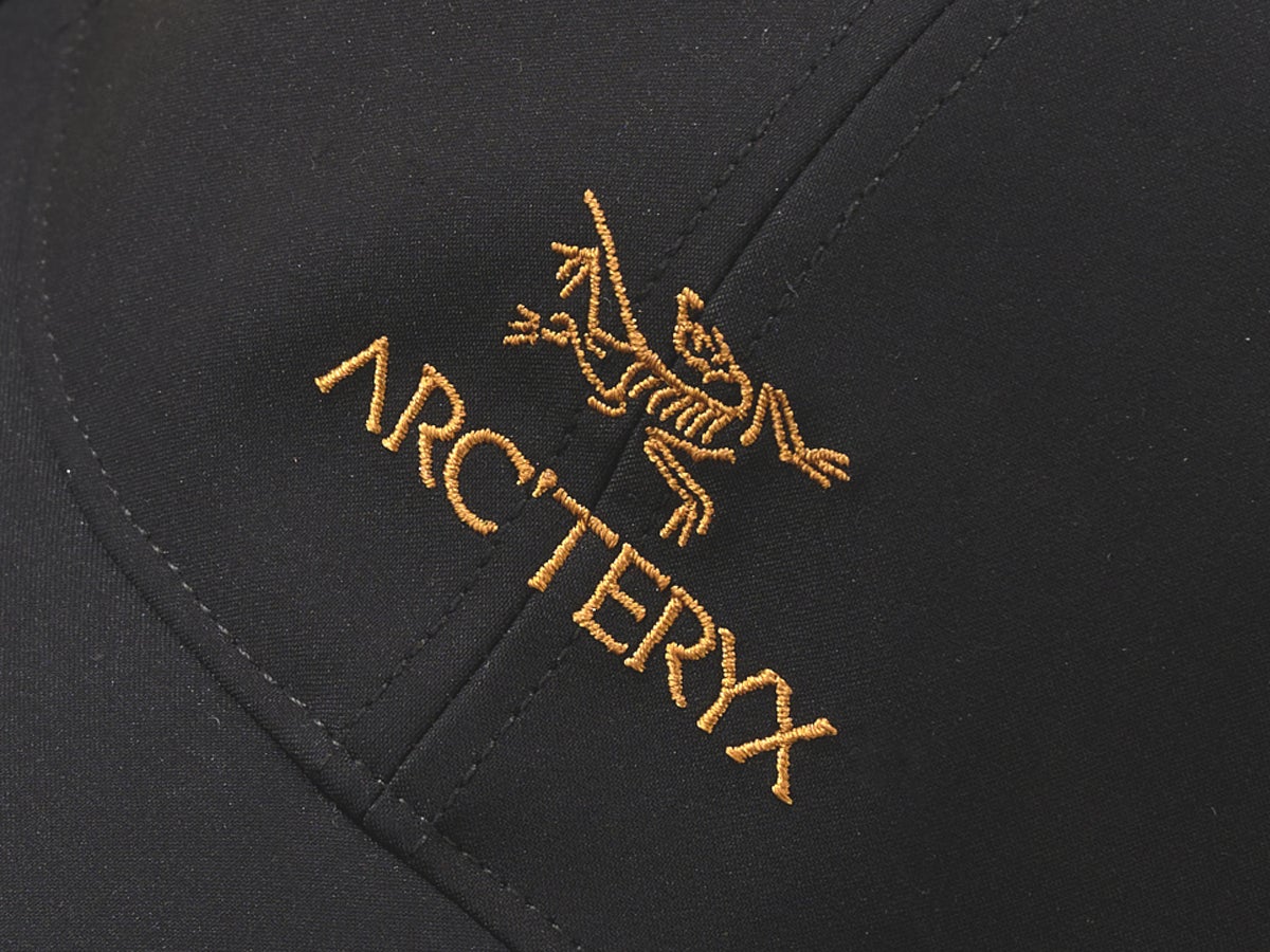 モダンな大人ブラックを。「アウトドアブランド」で今買いたい黒小物７選！ ゴアテックススニーカー、リュック、キャップ…服のプロがオススメ！