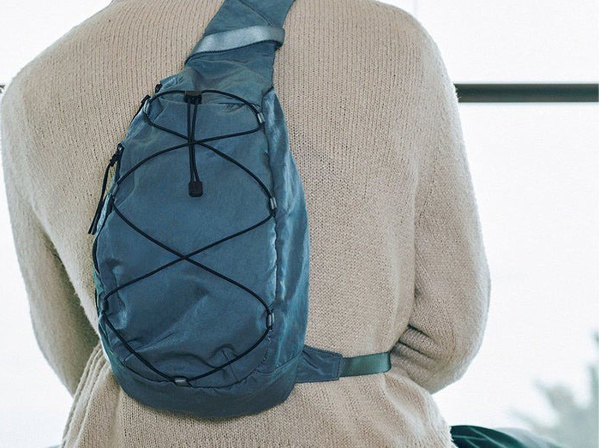 最新トレンド！「スリングバッグ」って知ってる？ １万円以下コスパ名品、服好き注目オークリー、アウトドア…今すぐ買うべき５選！