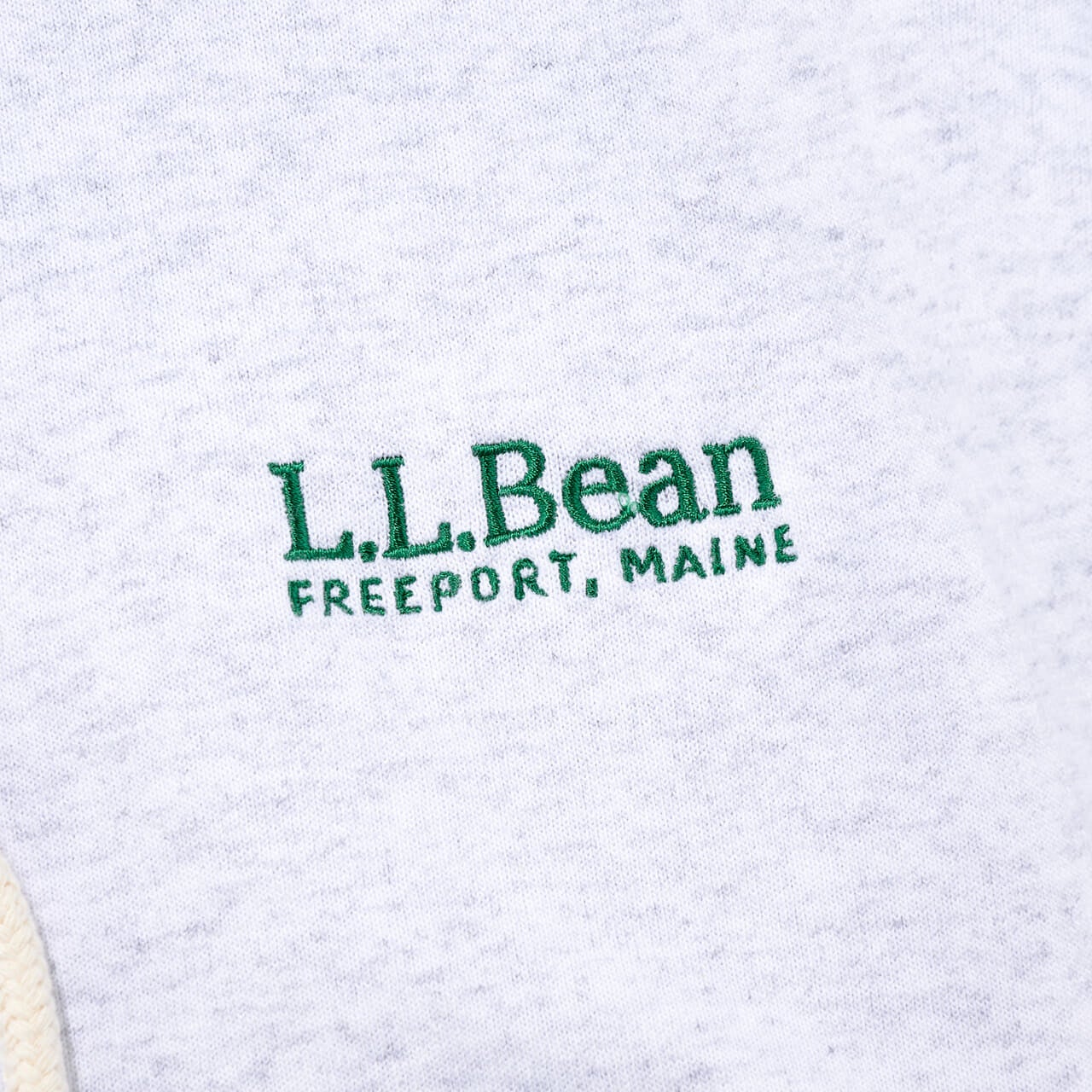 エディターが買ってよかったL.L.Bean（エル・エル・ビーン）のスウェットパーカのロゴ