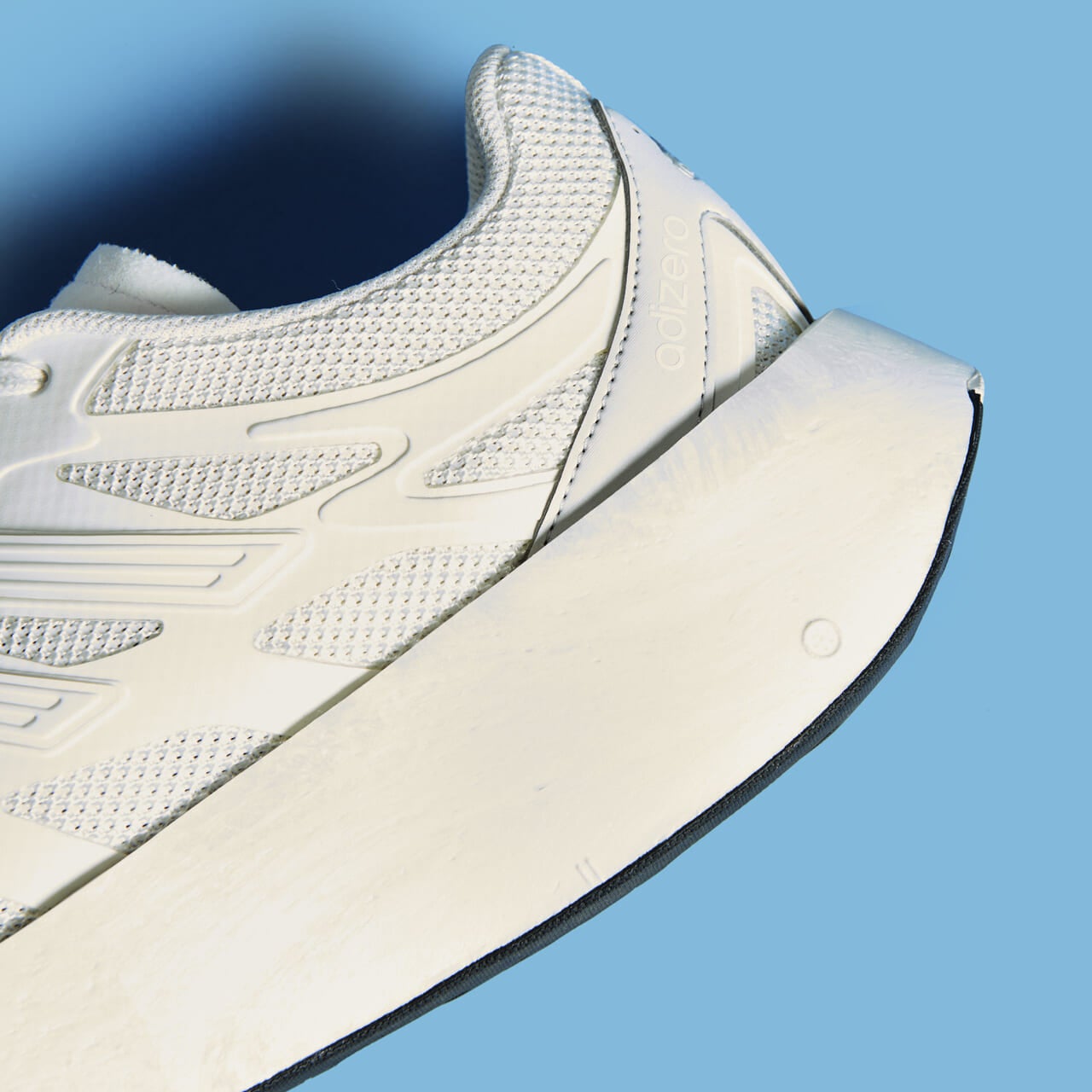 5月に買うべきアディダス オリジナルスの新作スニーカー ADIZERO ARUKUの厚底ソール