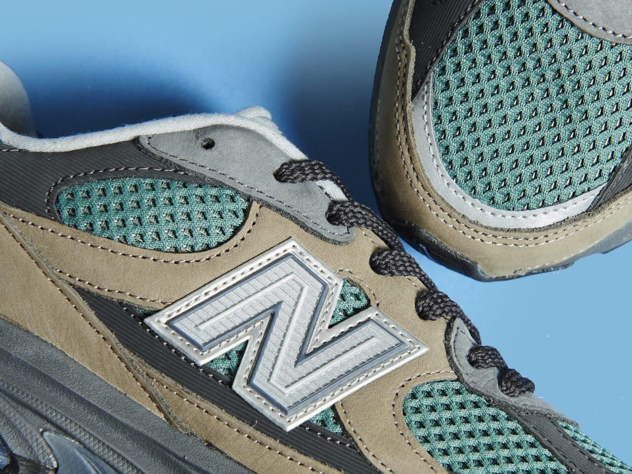 [Gallery] 完売前に買うべき「大人カラースニーカー」８選！ニューバランス、ナイキ、アディダス...強力ブランドの新作を総力ピックアップ！