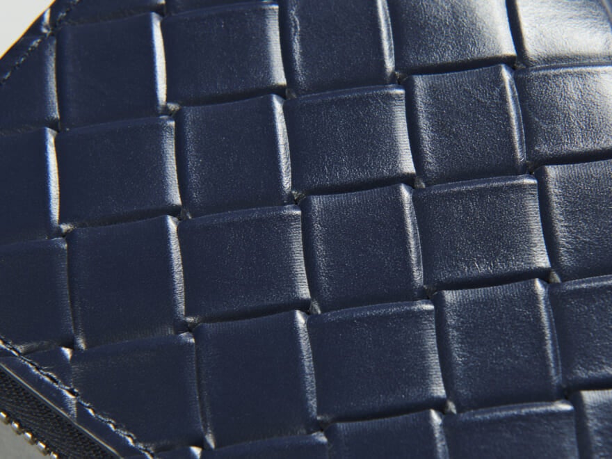 夏のボーナスで買うべき「ボッテガ・ヴェネタ」の“ご褒美財布”はレザーの表情が美しいイントレチャートの名品！［Bottega Veneta］