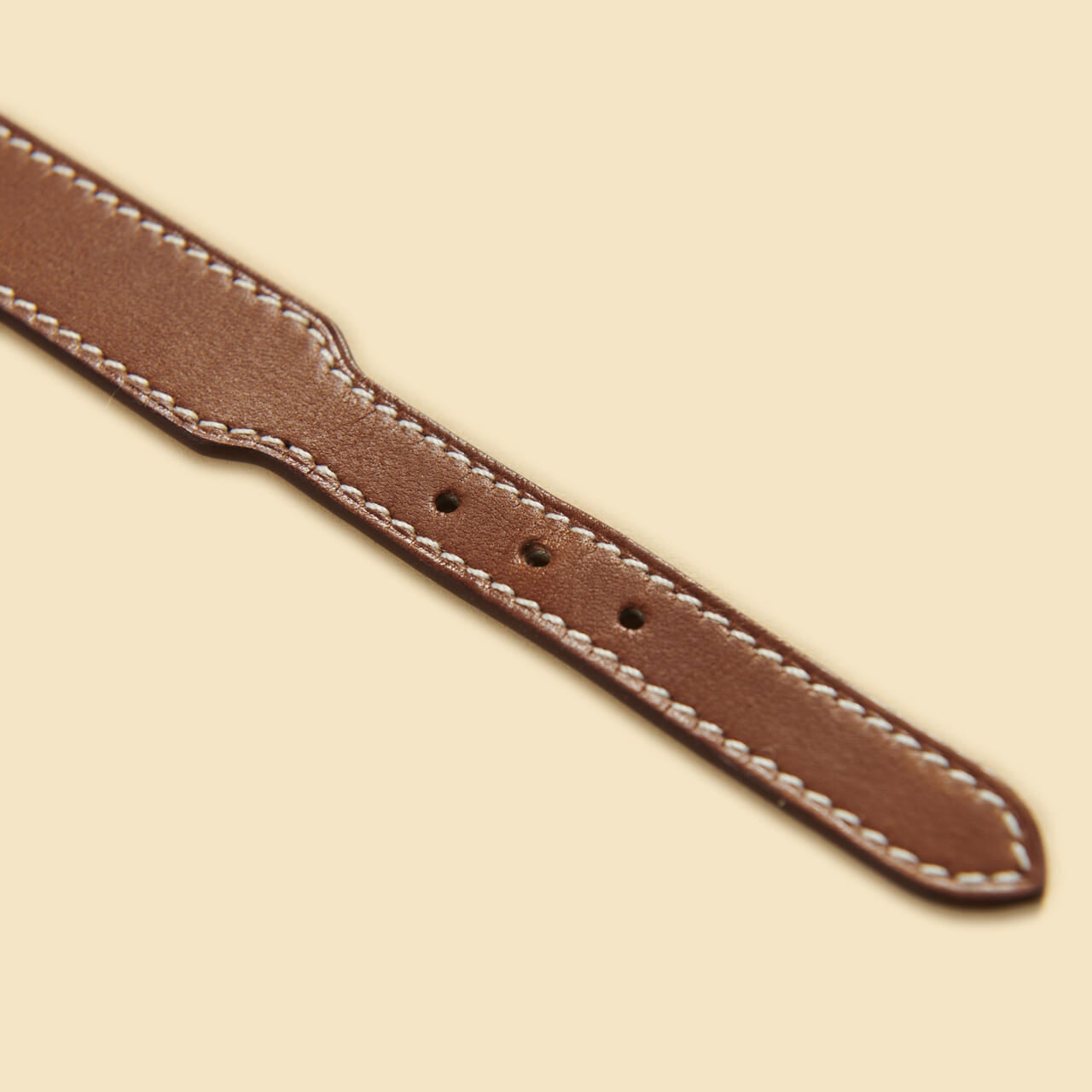 夏のボーナスで買うべきエルメスのレザーブレスレット 《ブリッド・ダパラ》のレザー