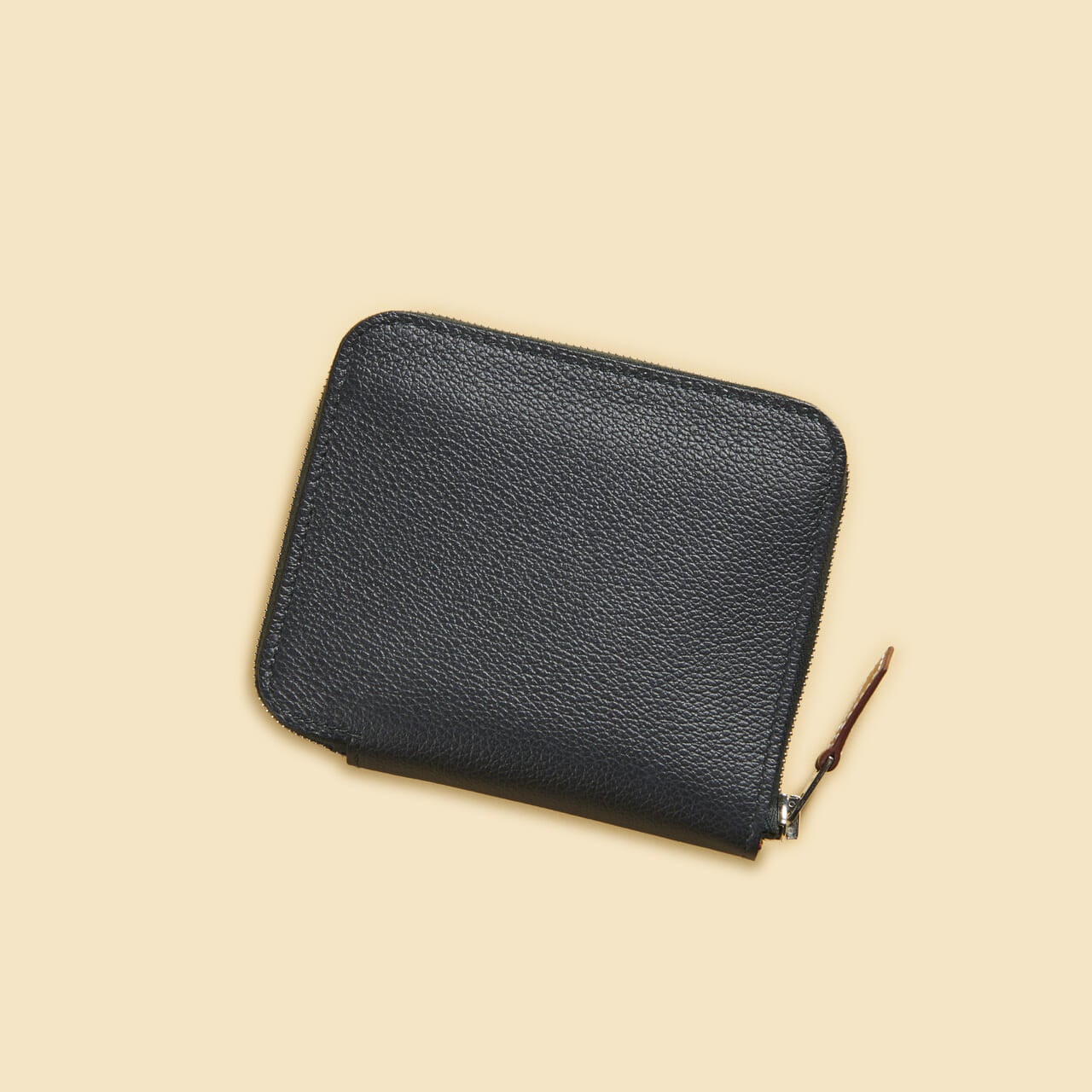 「エルメス」の夏のボーナスで買うべき革財布「ジップウォレット《シルクイン》コンパクト」