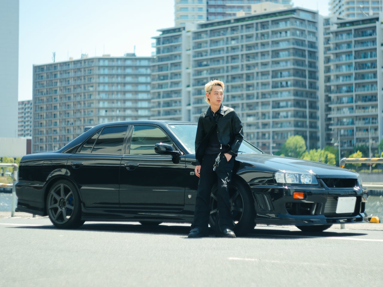 「日産・スカイライン 25GT TURBO」は、ファッションの次に没頭できる全く新しい趣味であり、人生初の相棒！【俺たち20代“クルマ・バイク”語り！／Vol.44 ①】