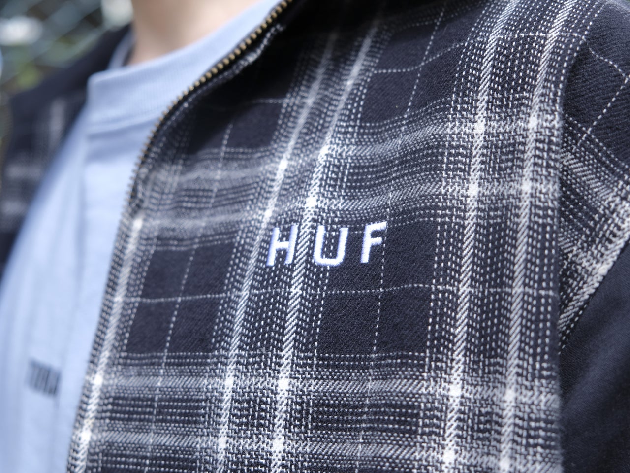 HUFのシャツのロゴ
