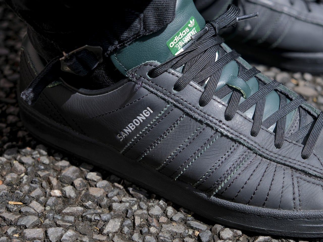 SHIN SANBONGI × adidas skateboarding「CAMPUS ADV CORE BLACK」のアッパー