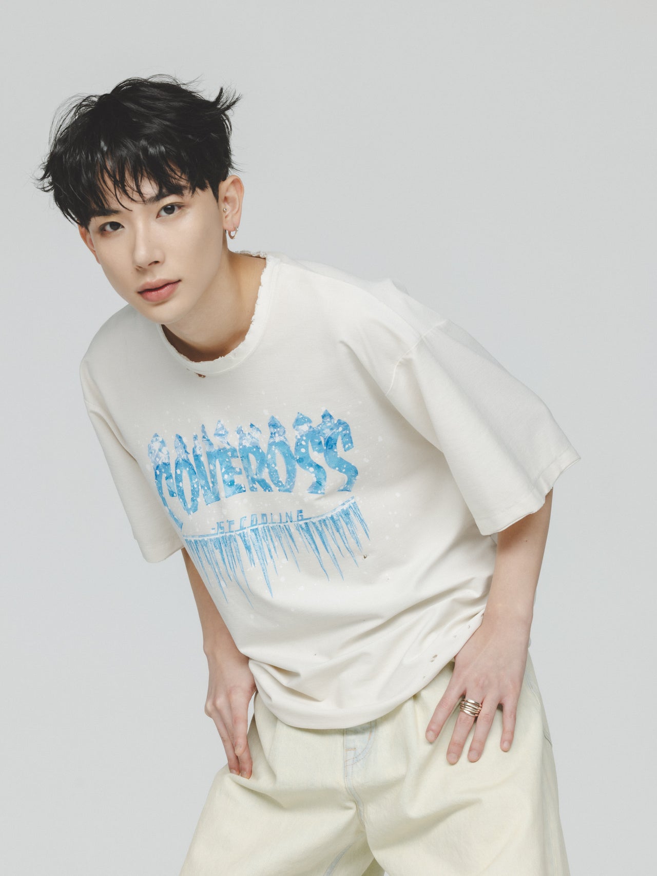 よしあきとダブレットのTシャツの着こなし