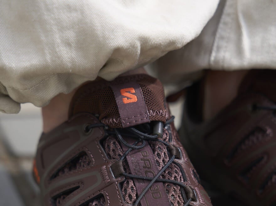 上品で大人な「サロモン」のサンダルを夏っぽくクリーンに。服のプロはSALOMON XA PRO 3D Amphibをどう履く？