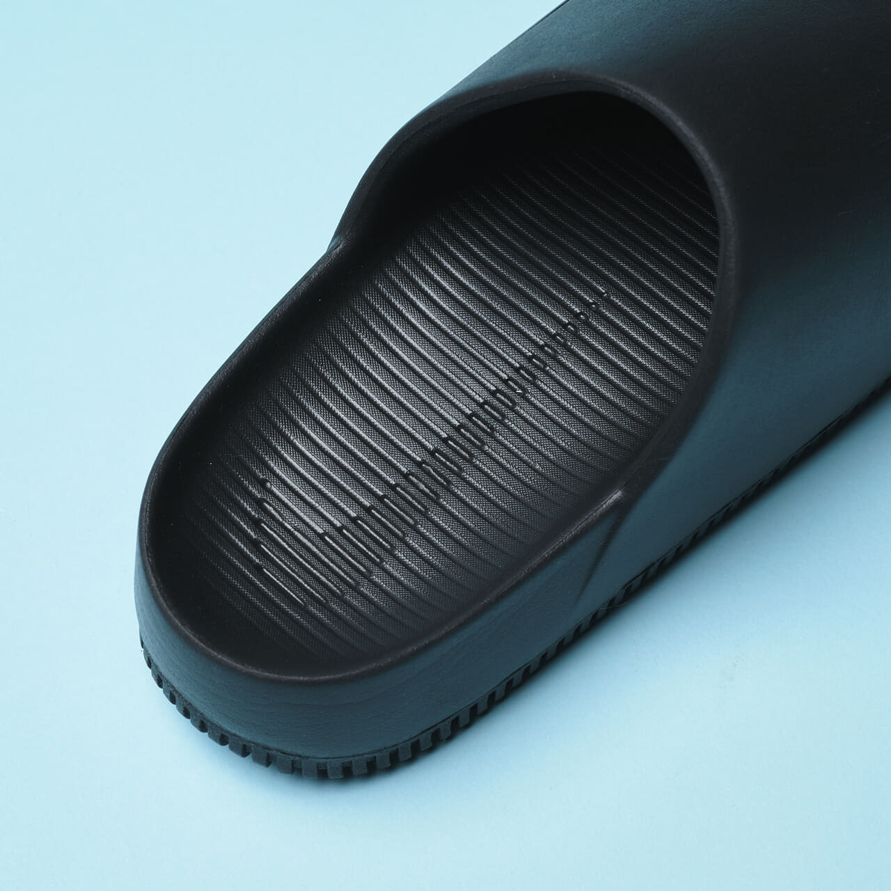 7月に買うべきナイキのサンダル NIKE CALM SLIDEのフットヘッド