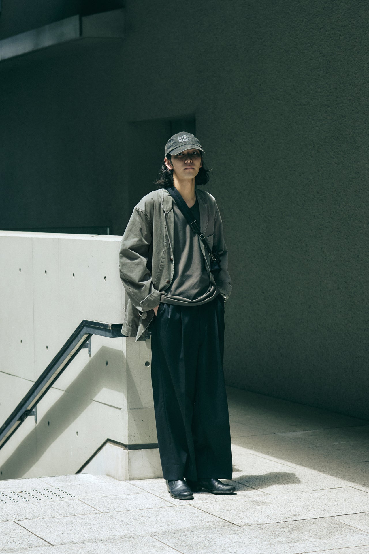 ③〈Khakis〉のジャケット/〈REVERBERATE〉のスラックス 3