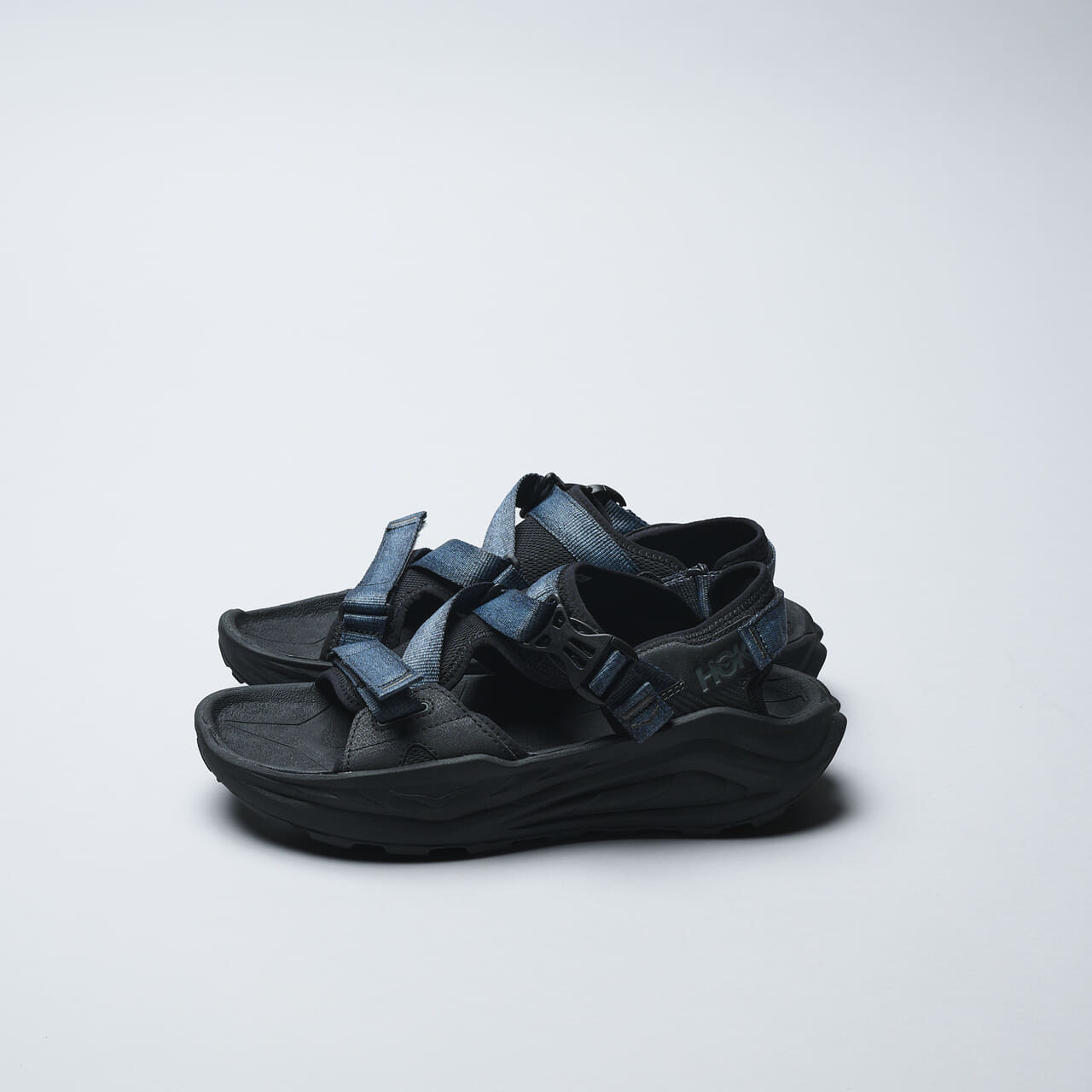 7月に買うべきホカの新作サンダル infini hike TCのサイド
