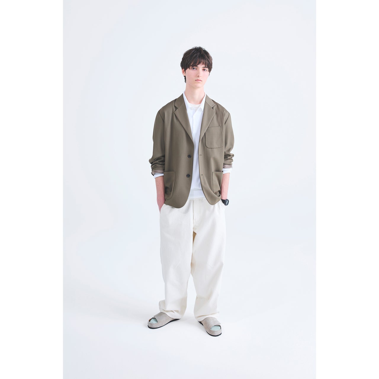 ショートヘア マッシュ おすすめ　全身